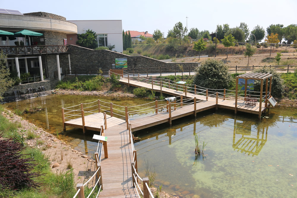 Centro Ciência Viva da Floresta (14 km) via IC8