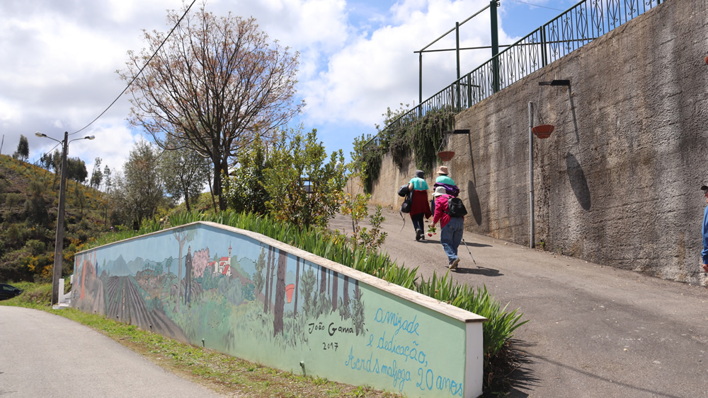 Murais em Maljoga & Trilho da Aldeia (3,4 km)